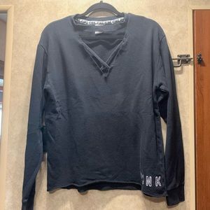 BLACK VS cut out crew sweater